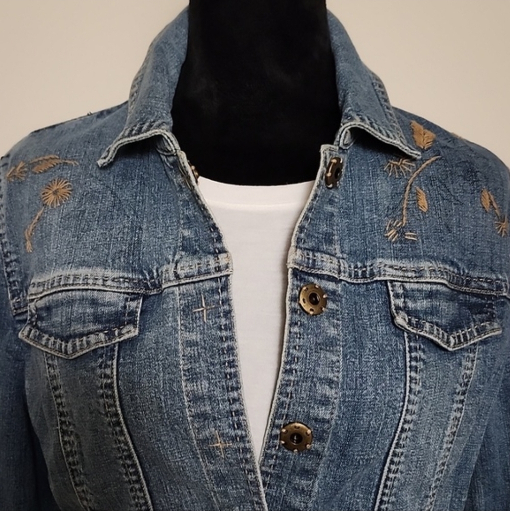 Medium Wash Denim Jacket Women’s M Fitted Jean Jacket Contrast Stitch Detail